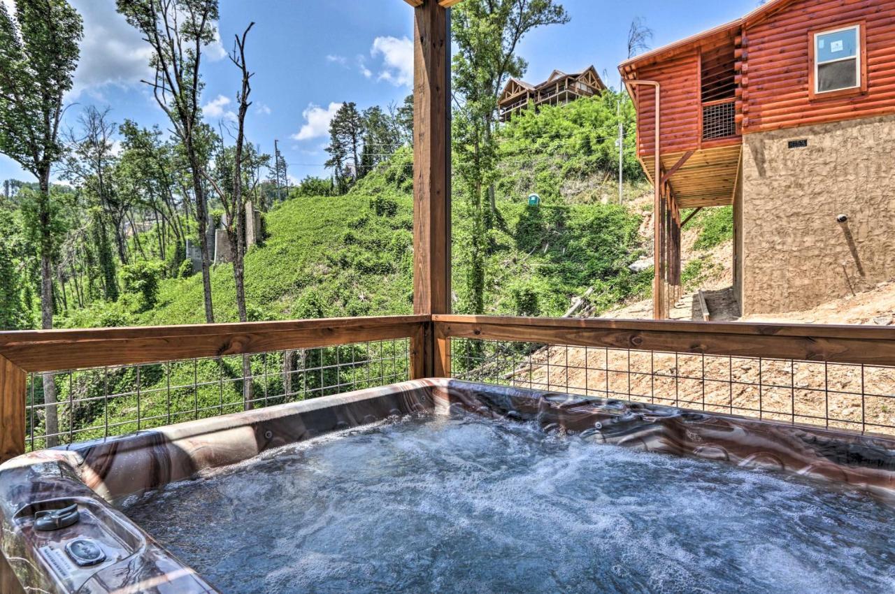 Modern Cabin With Hot Tub And Game Room In Gatlinburg! Luaran gambar