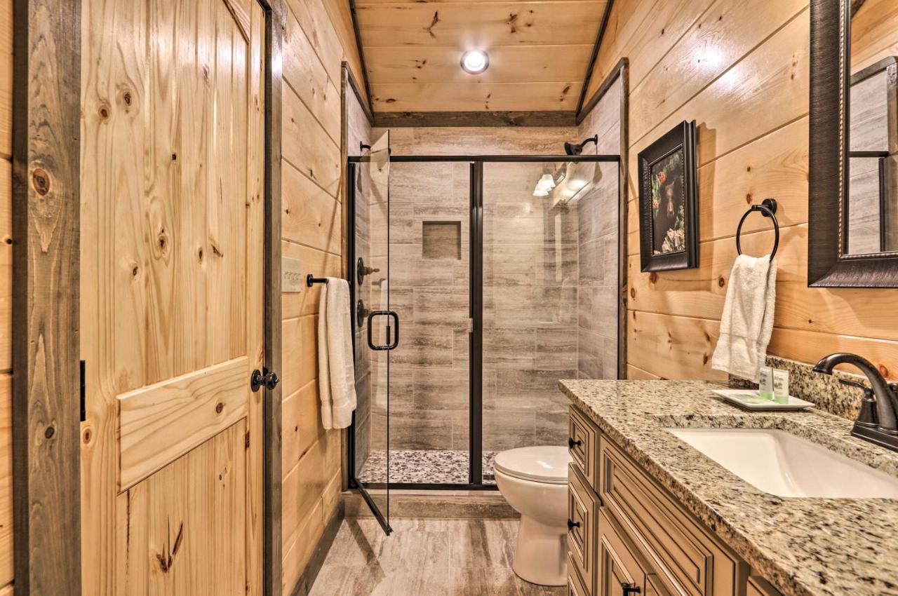 Modern Cabin With Hot Tub And Game Room In Gatlinburg! Luaran gambar