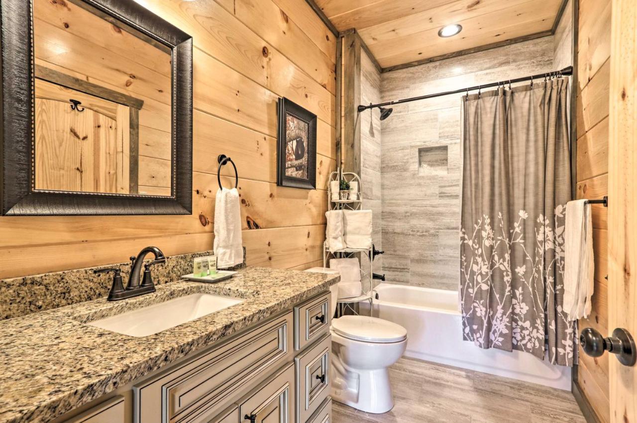 Modern Cabin With Hot Tub And Game Room In Gatlinburg! Luaran gambar