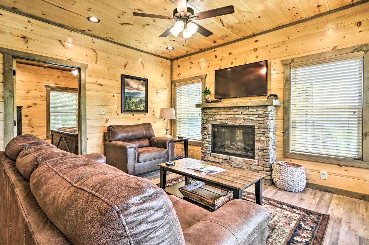 Modern Cabin With Hot Tub And Game Room In Gatlinburg! Luaran gambar