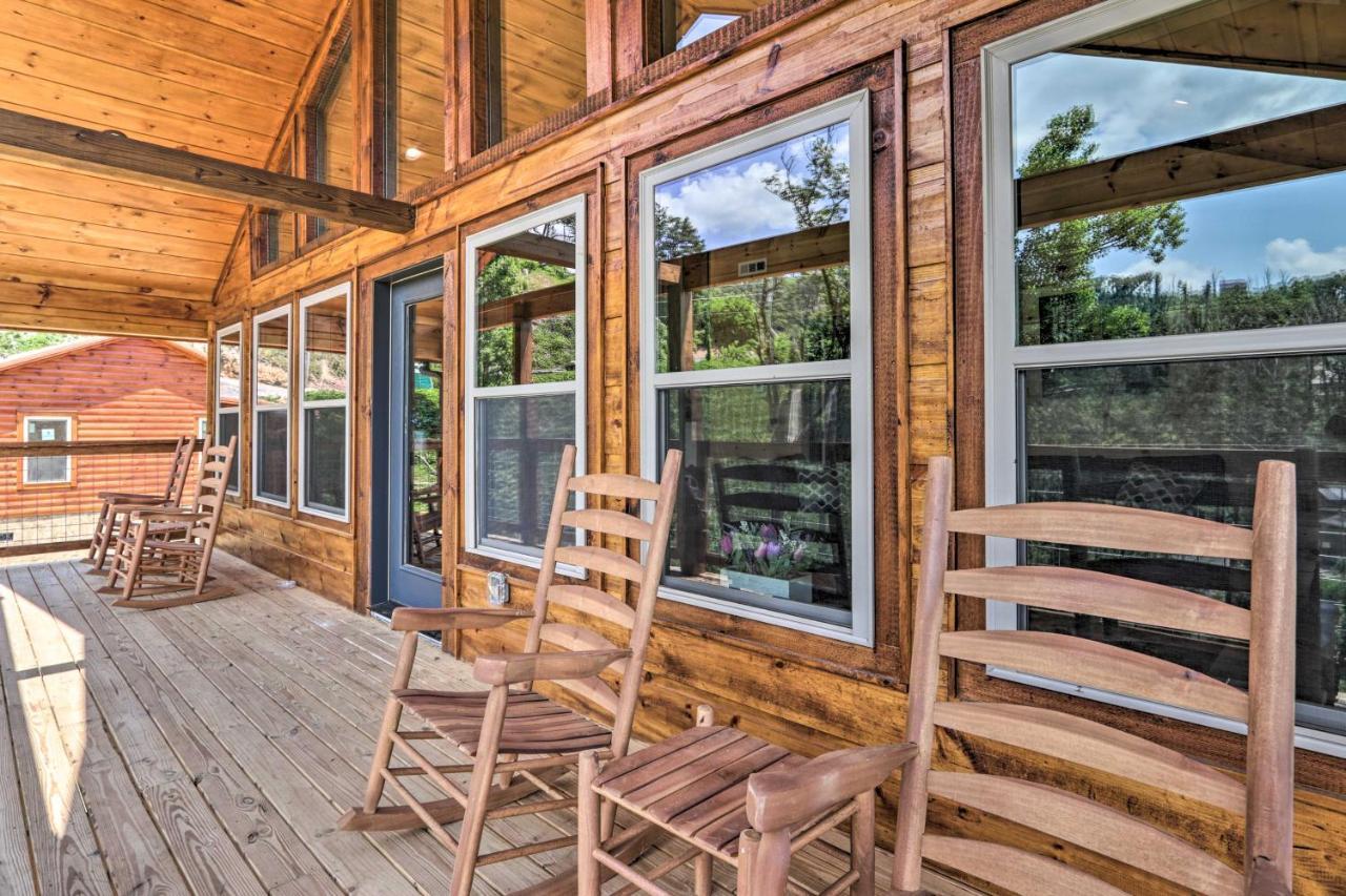 Modern Cabin With Hot Tub And Game Room In Gatlinburg! Luaran gambar