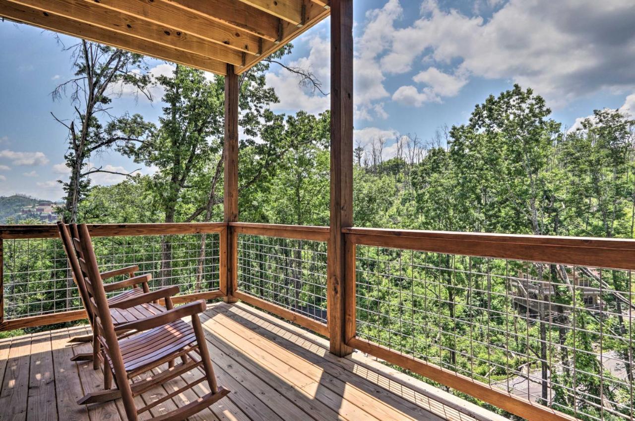 Modern Cabin With Hot Tub And Game Room In Gatlinburg! Luaran gambar